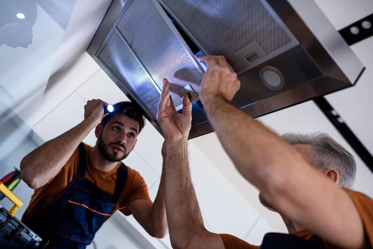 Conducto de salida de una campana extractora en Tenerife