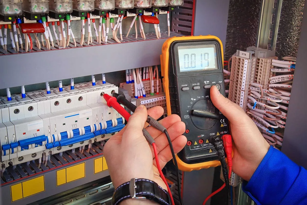 Revisión del cuadro eléctrico de una vivienda de Gran Canaria para emitir el CIE