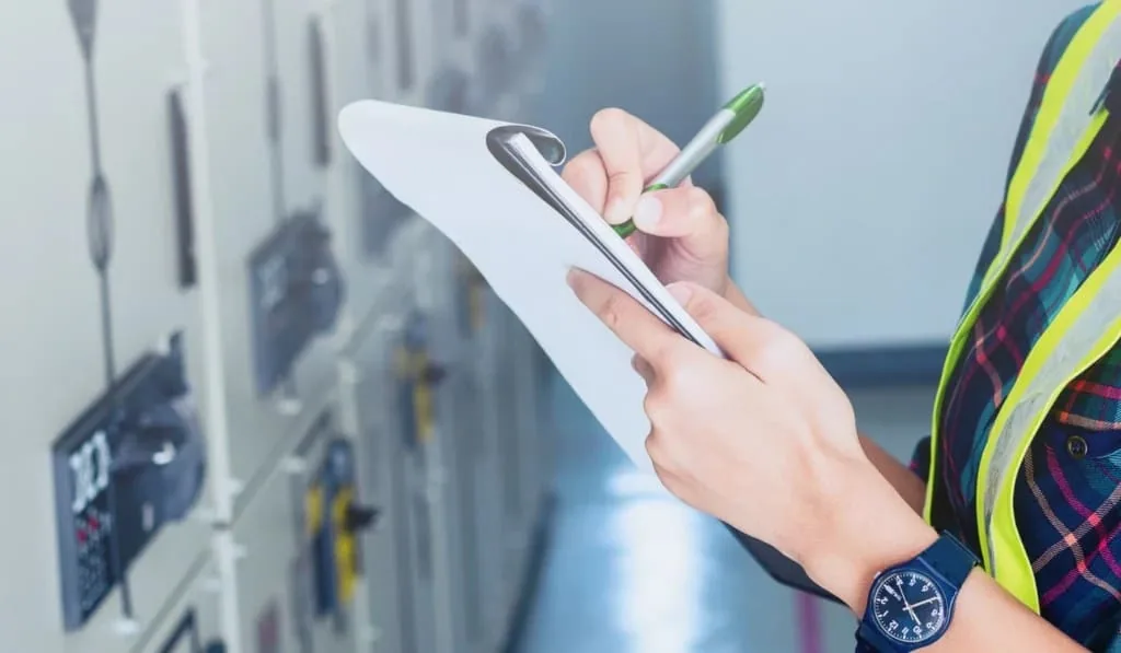 Inspección de una instalación eléctrica en Gran Canaria previa a la emisión del boletín