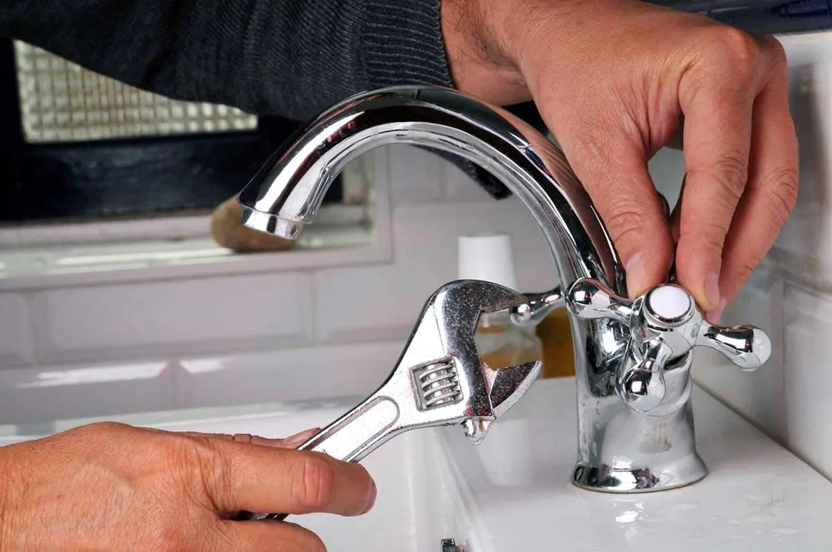 Reforma de baño con renovación completa de fontanería en Tenerife